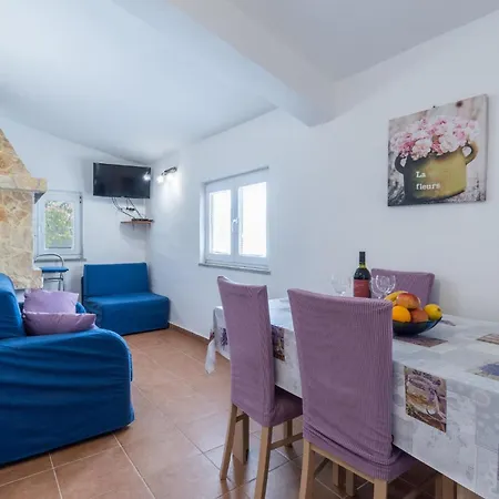 1 Bedroom Amazing Apartment In Pula *