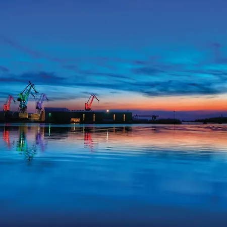 Stunning In With Wifi 풀라